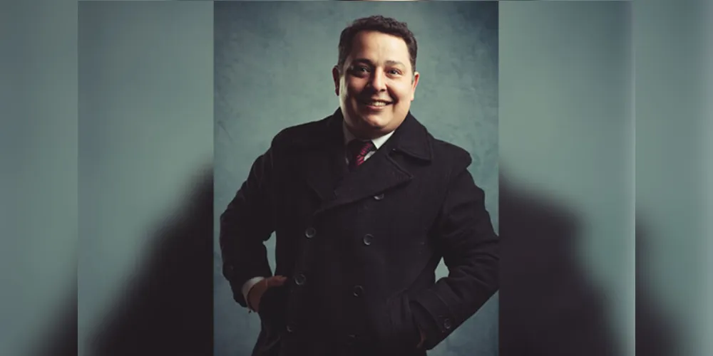 Aknaton Toczek Souza é advogado, pesquisador e professor.