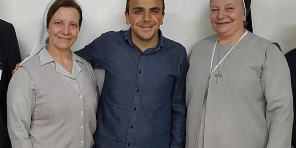 Deputado Aliel Machado (PSB) e representantes do Hospital Bom Jesus.