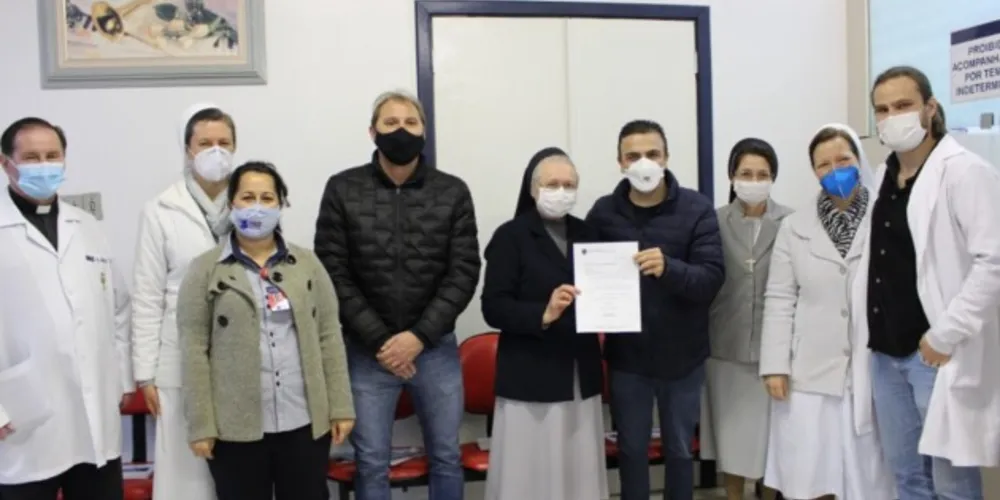 Deputado federal visitou o hospital na manhã desta segunda-feira (16).