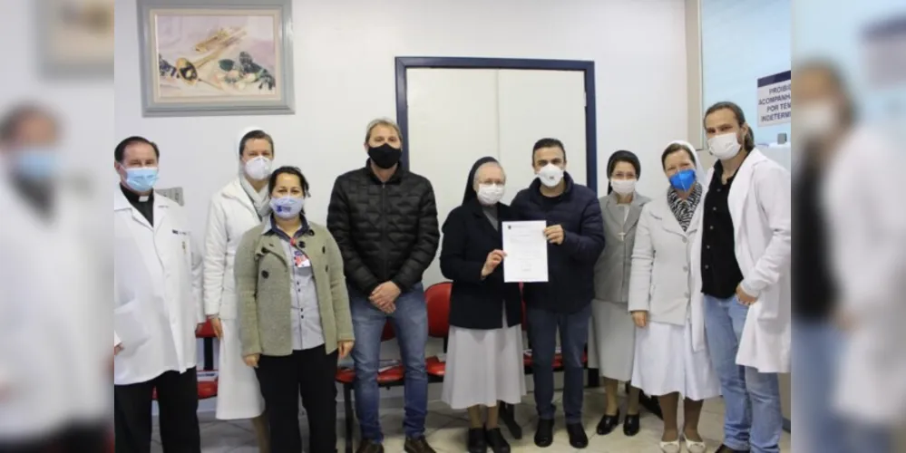 Deputado federal visitou o hospital na manhã desta segunda-feira (16).
