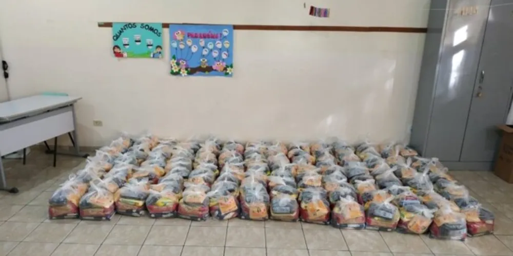Entrega beneficia alunos enquadrados no 'Bolsa Família'