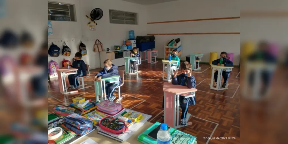 Retorno das turmas foi efetivado na terça-feira (27) e segue o sistema híbrido