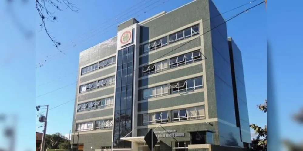 Toque de recolher na cidade terá início às 20h e consumo de bebidas alcoólicas é restringido