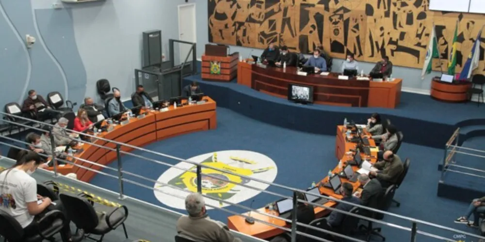 Discussões aconteceram no Plenário da Câmara Municipal de Ponta Grossa.