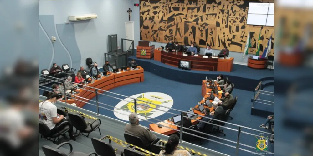 Discussões aconteceram no Plenário da Câmara Municipal de Ponta Grossa.
