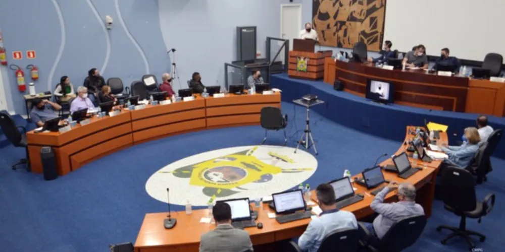 Vereadores discutiram sobre o Projeto de Lei nesta segunda-feira (9).