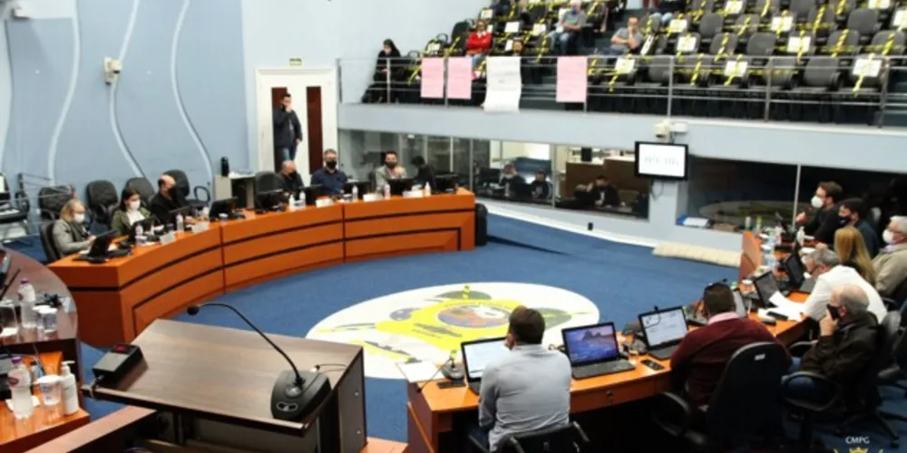 Discussões na Câmara aconteceram nesta segunda-feira (12).