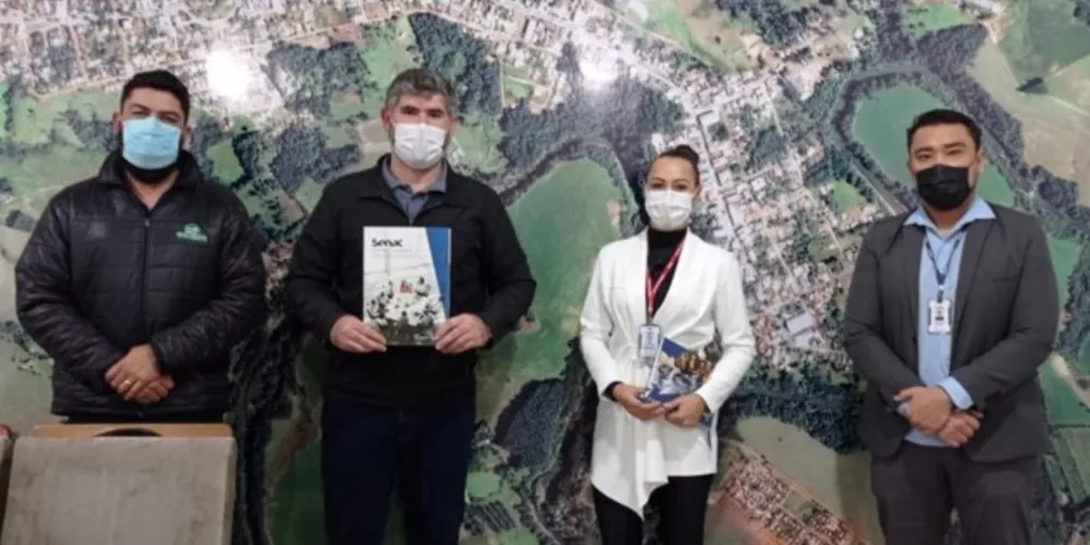 Prefeito Renan Romanichen reforça a parceria com representantes do Senac