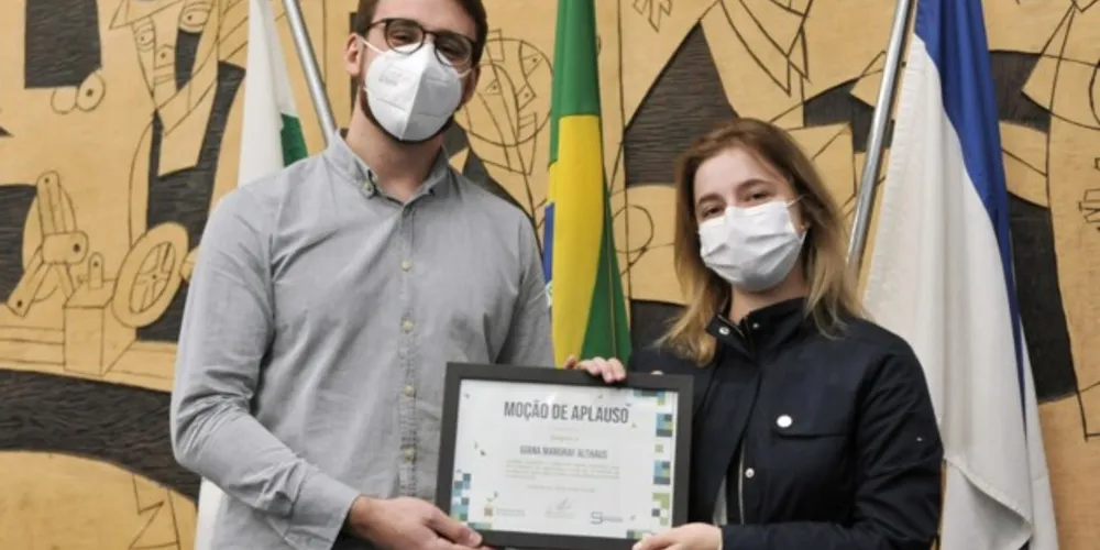 Vereador Geraldo Stocco (PSB) e cantora Giana Althaus.
