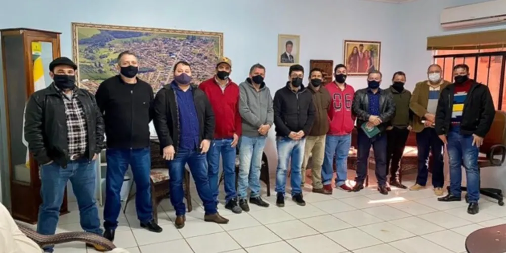 Prefeito e vereadores se reuniram nesta semana para rebater projetos