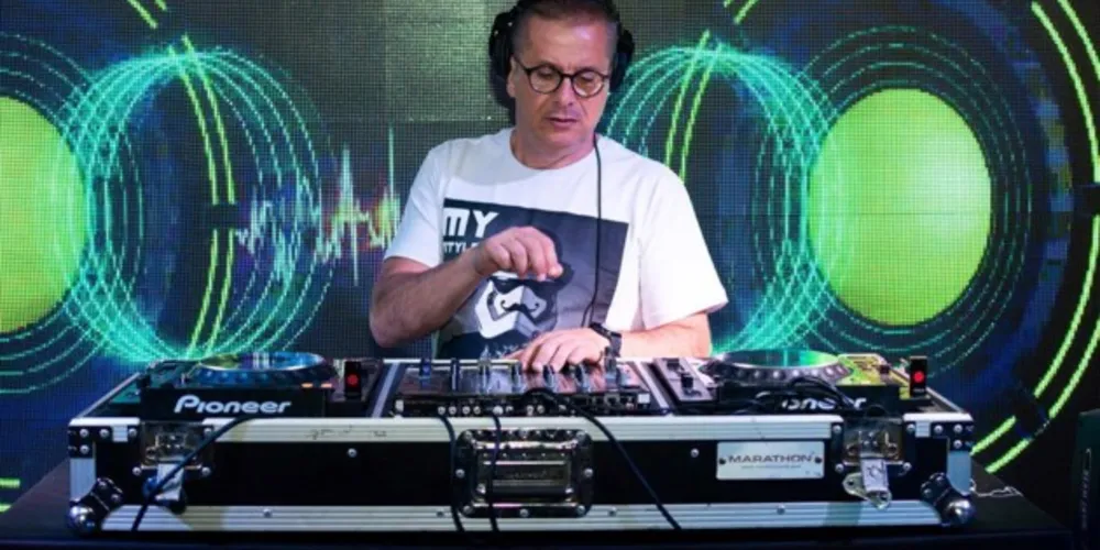 DJ ponta-grossense Maurício Cury.