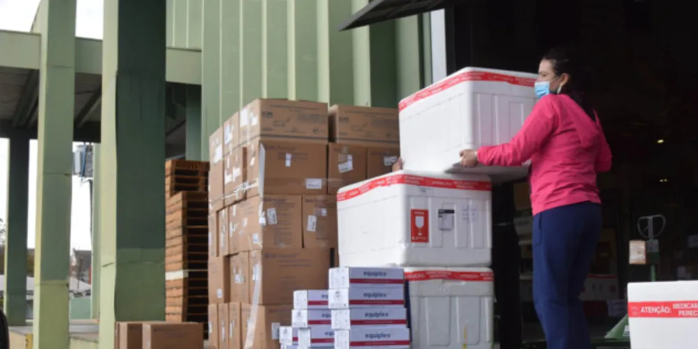 Distribuição começou na manhã deste sábado