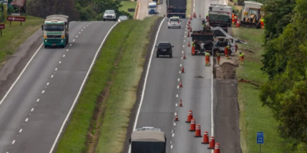 Além dos trechos urbanos, diversos segmentos da BR 376 também recebem obras de manutenção 