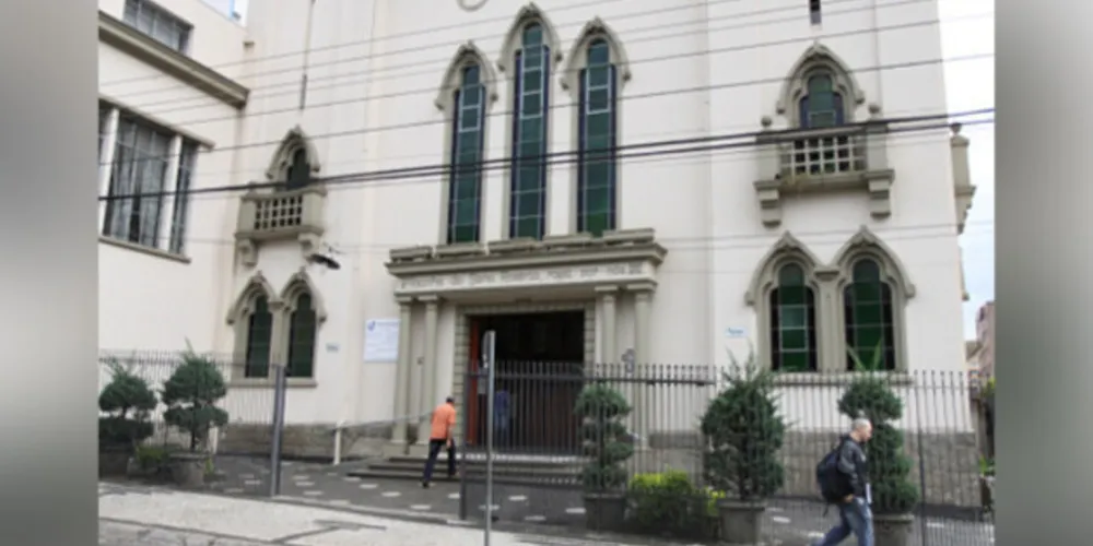 Pedaço do bolo pode conter a medalhinha do santo casamenteiro podendo ser encomendado ou retirado diretamente na secretaria da Paróquia do Rosário
