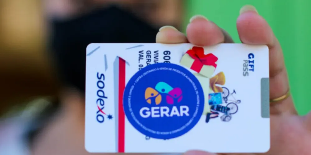 Três mil famílias recebem cartões alimentação 