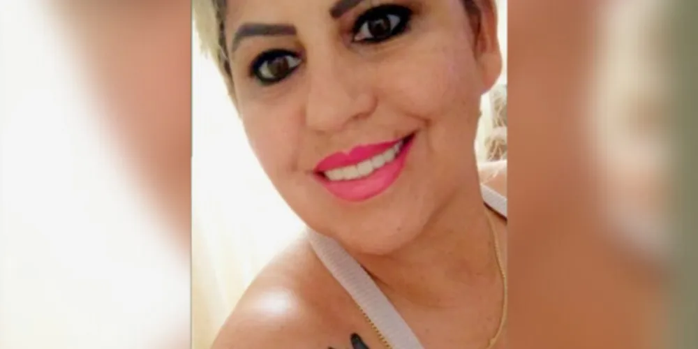 Vice-diretora do Colégio Elzira, professora Liziane Ribeiro (51) morreu de covid na tarde desta terça-feira (08)