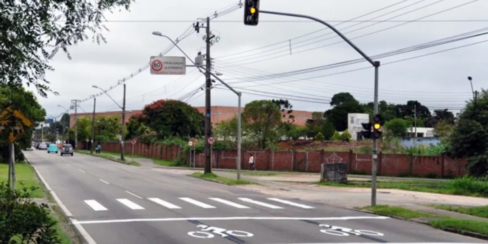 'Bolsões' visam a aumentar a segurança no trânsito de Ponta Grossa.