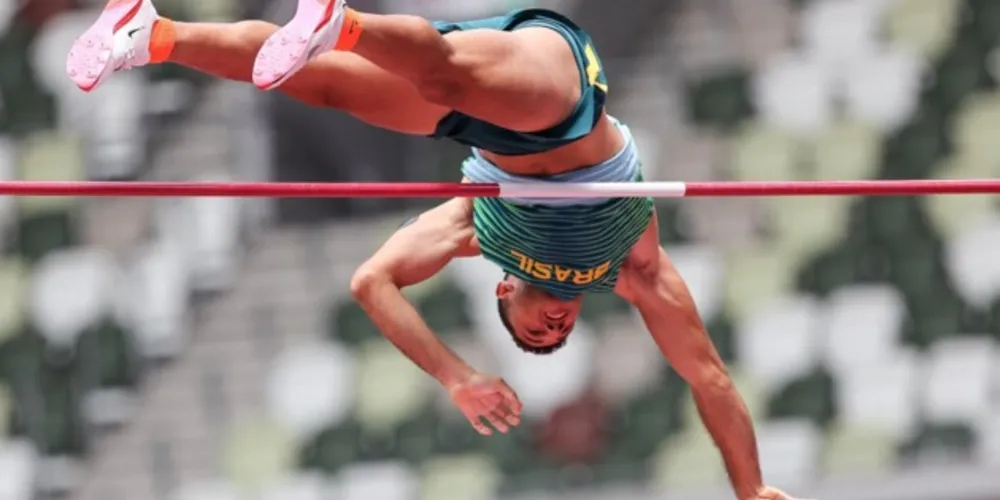 brasileiro alcançou a marca de 5,75 metros na noite desta sexta-feira