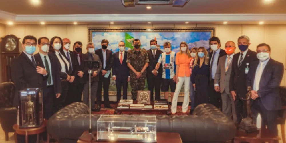 Lideranças de Londrina com o general do Exército.