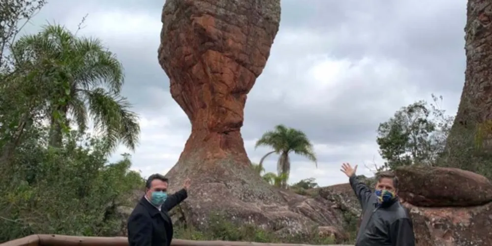 Parque Estadual Vila Velha recebeu a visita nesta quarta (16).