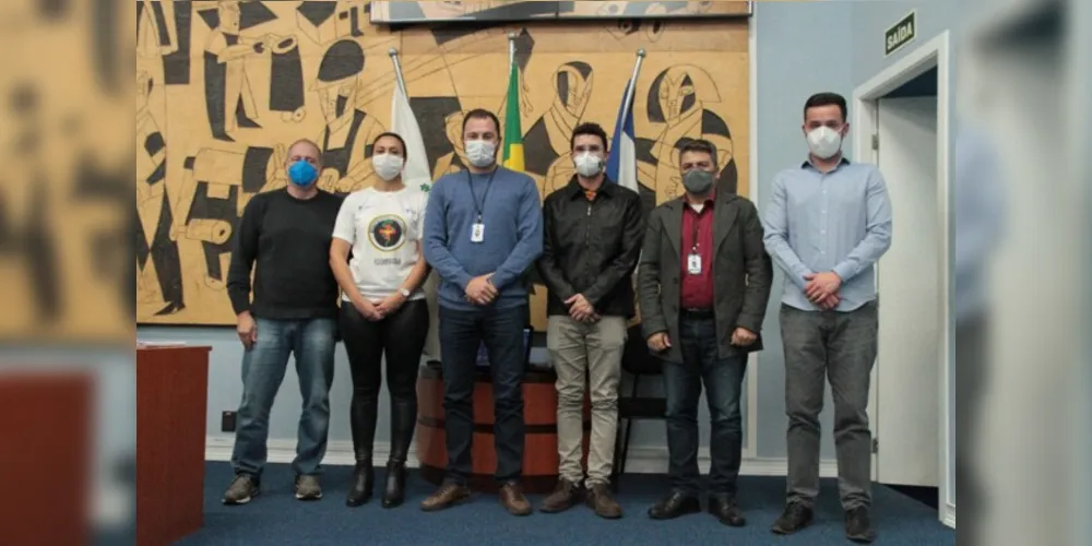 Lideranças da Câmara Municipal e coordenadora do 'Gigantes da Enfermagem' de PG