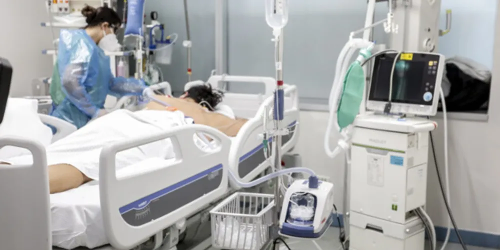 83 pessoas estão internadas na UTI.