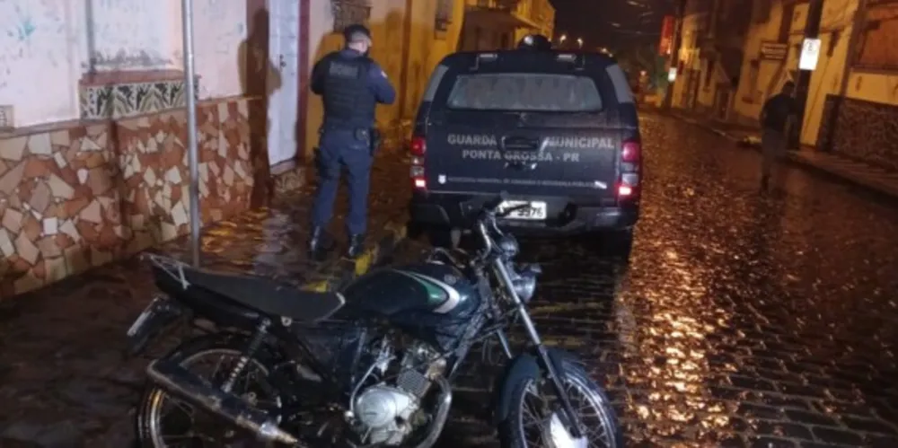 A Equipe da Romu realizou o reconhecimento do veículo e apreendeu a motocicleta.
