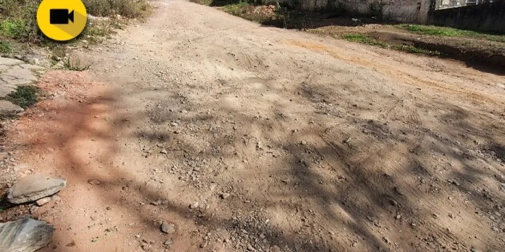 Os moradores pedem manutenção na rua Otto Ewy, na vila Guaíra.