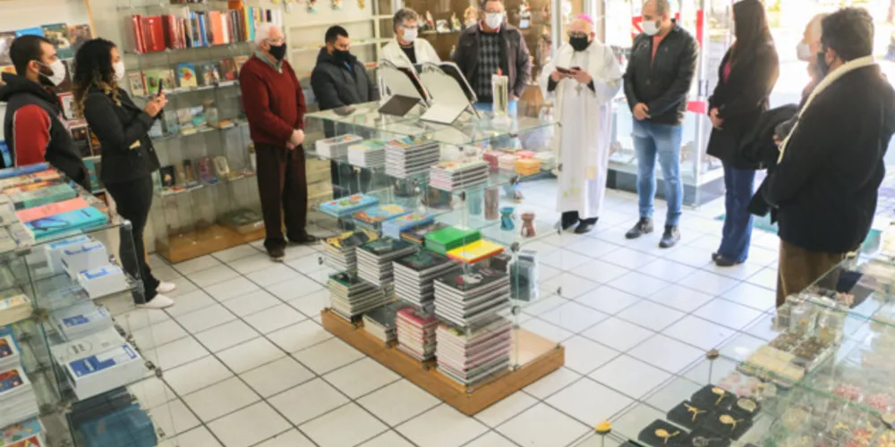 Tradicional ponto de venda de artigos católicos tem nova administração. Espaço está localizado na Praça Barão do Rio Branco