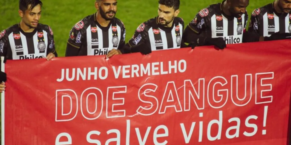 No jogo contra o Cruzeiro, jogadores do Fantasma entraram em campo com faixa para reforçar a campanha