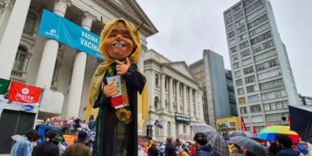 Em Curitiba teve manifestações contra o presidente da República, Jair Messias Bolsonaro