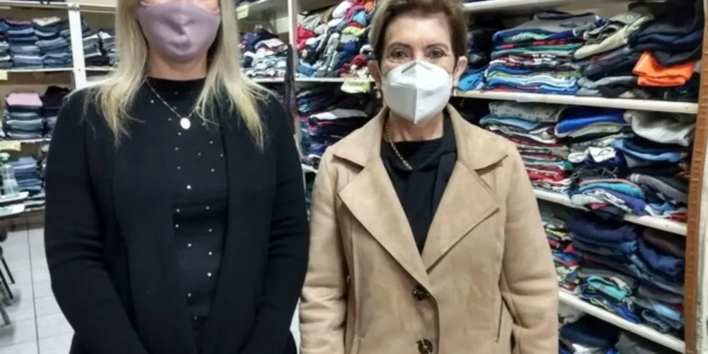 Simone Kaminski e Elizabeth Schmidt, prefeita de Ponta Grossa.