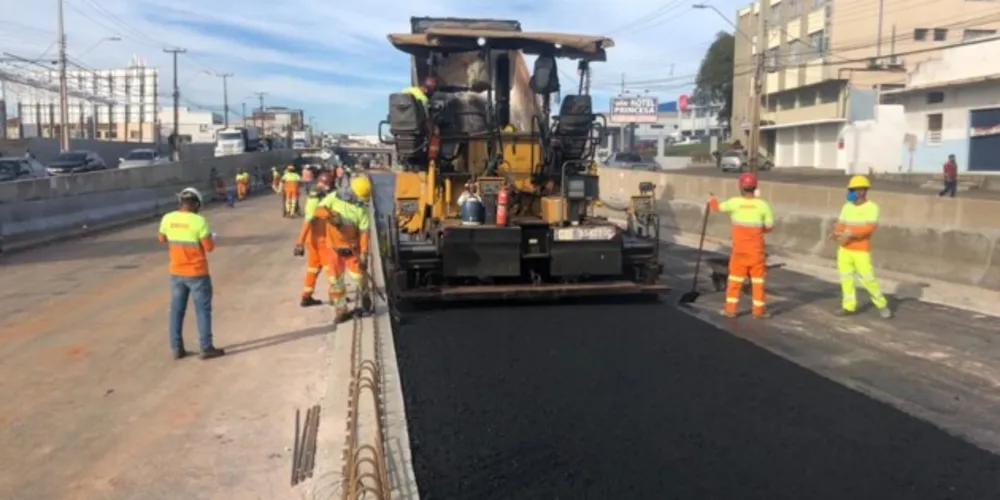 Imagem ilustrativa da imagem CCR inicia pavimentação na Avenida Souza Naves