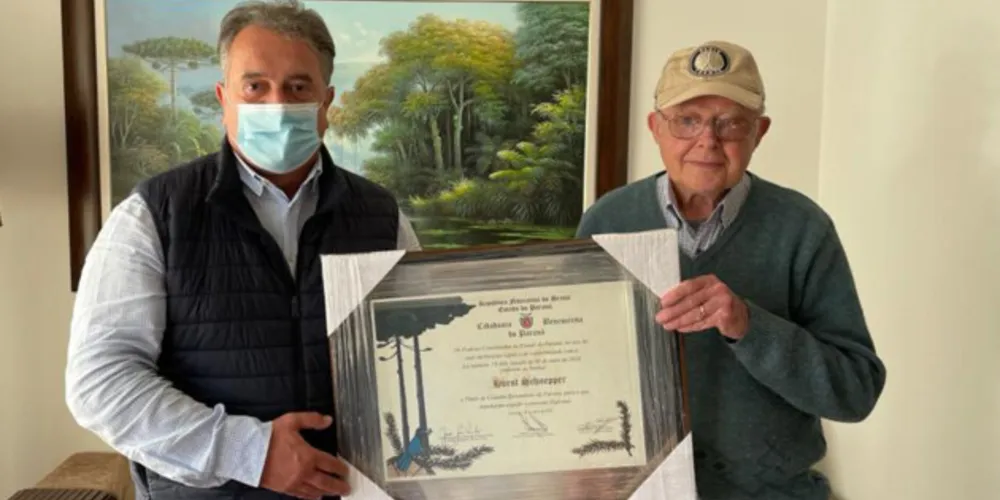 Deputado Plauto Miró (DEM) e Horst Shnepper, artista plástico.