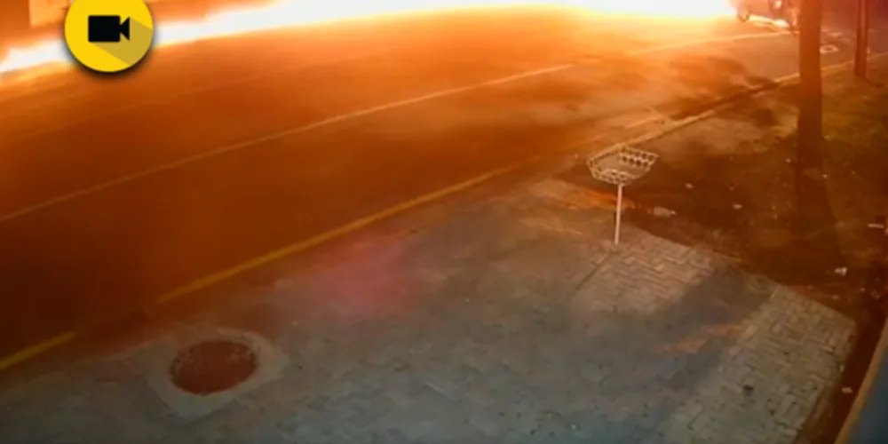 Veículo seguia pela Rua Antônio Gasparin quando o motociclista teria cruzado a preferencial e o acidente aconteceu, no Capão Raso