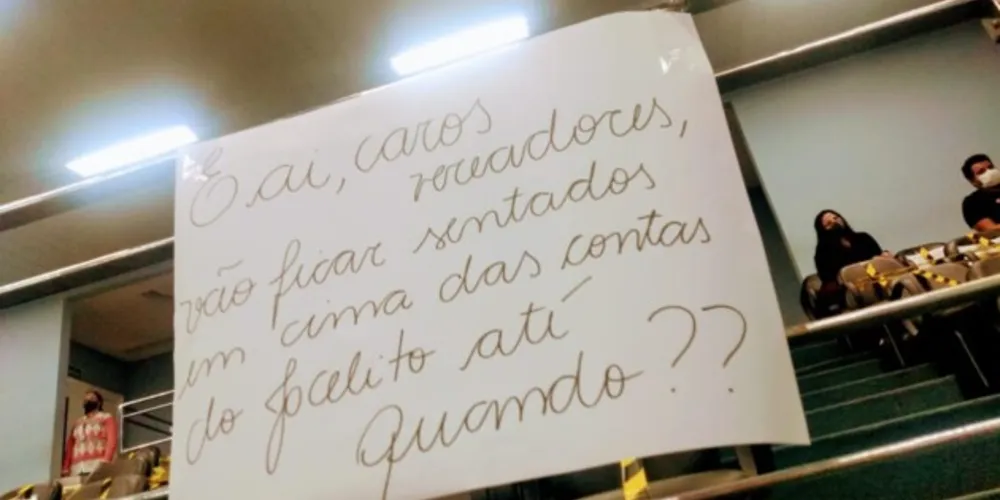 Cartaz pede a votação das contas de Jocelito