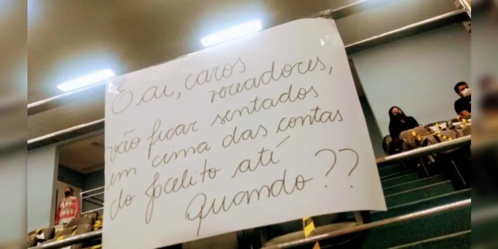 Cartaz pede a votação das contas de Jocelito