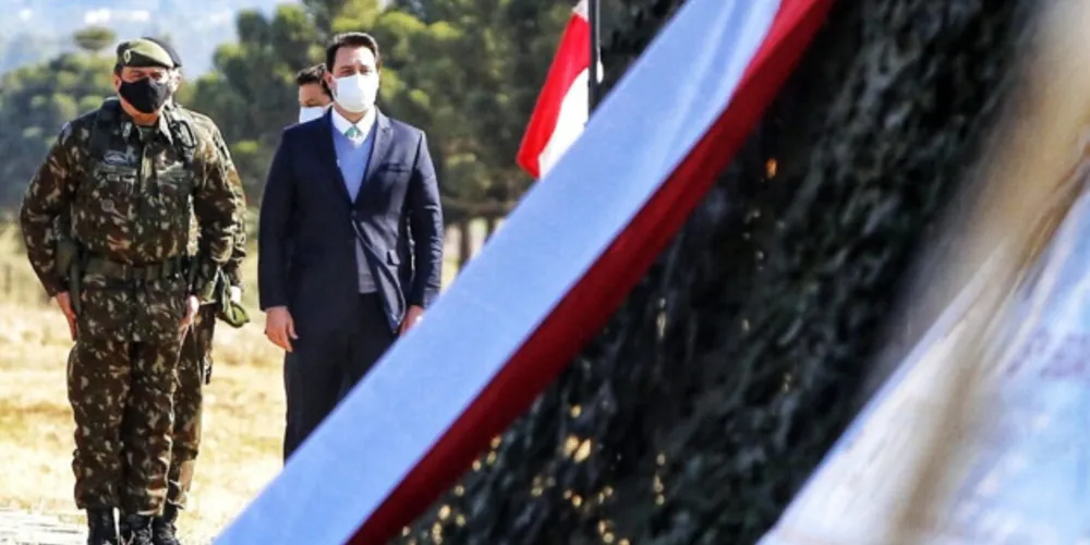 General Paulo Nogueira (à esquerda) e Ratinho Jr. (à direita).