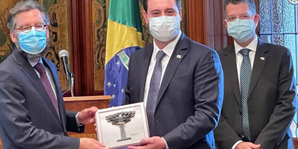 Ao centro, Ratinho Jr. (PSD) cumpre agenda no México em busca de novos investidores.