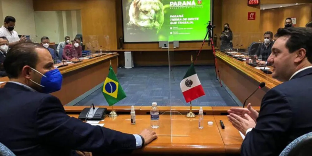 Carlos Massa Ratinho Junior (PSD) está em missão no país mexicano.