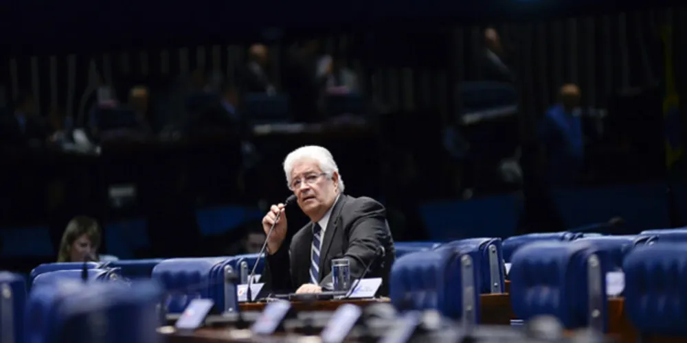 Ex-senador do Paraná, Roberto Requião.