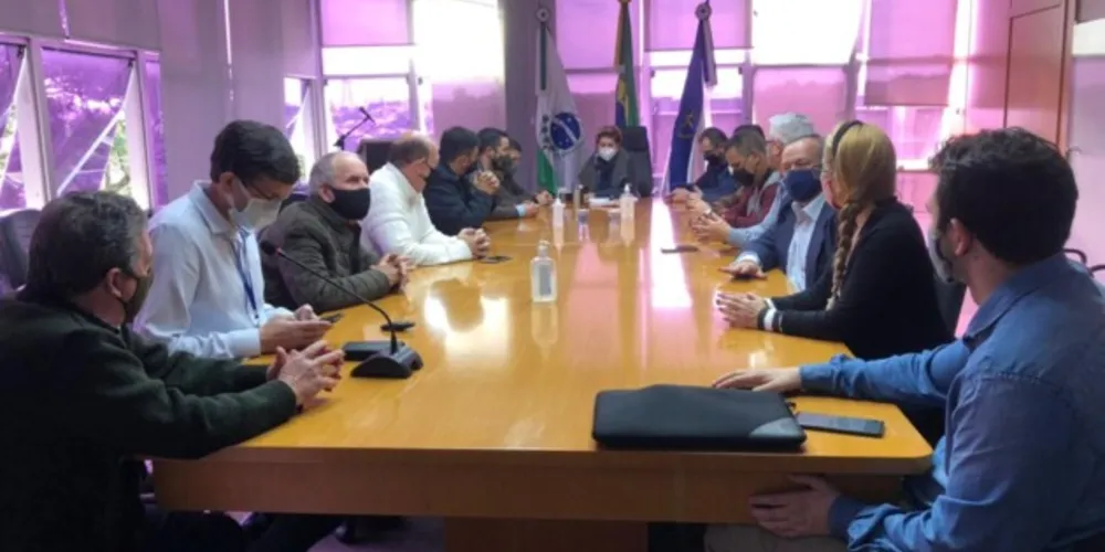 Reunião entre lideranças aconteceu no Paço Municipal, nesta quinta-feira (24).