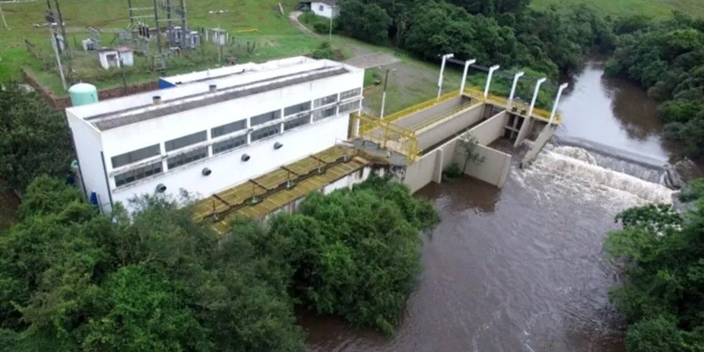 Captação da Sanepar no Rio Pitangui abastece 70% da cidade.