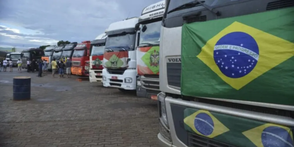 Categoria cobra promessas não cumpridas por Bolsonaro, como a redução do preço dos combustíveis