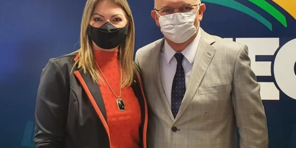 Aline Sleutjes (PSL) e ministro Milton Ribeiro (Educação)