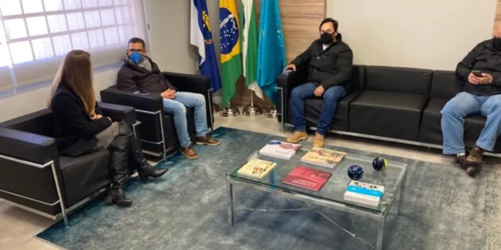Subtenente Everton (PSL) em reunião com o reitor da UEPG.