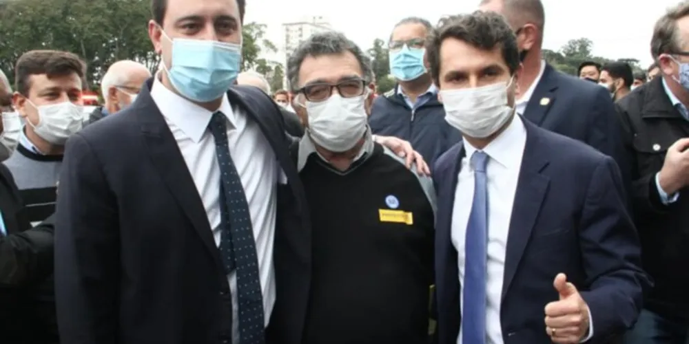 Prefeito Dr. Marcio Matos esteve em Curitiba nesta semana para receber os veículos