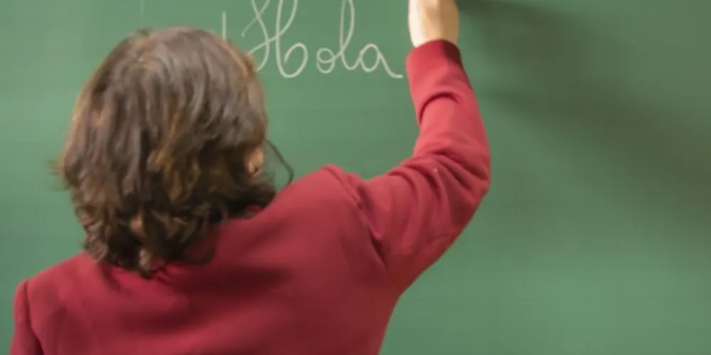 PEC nº 03/2021 buscar tornar o ensino do Espanhol obrigatório nas escolas públicas do Paraná.