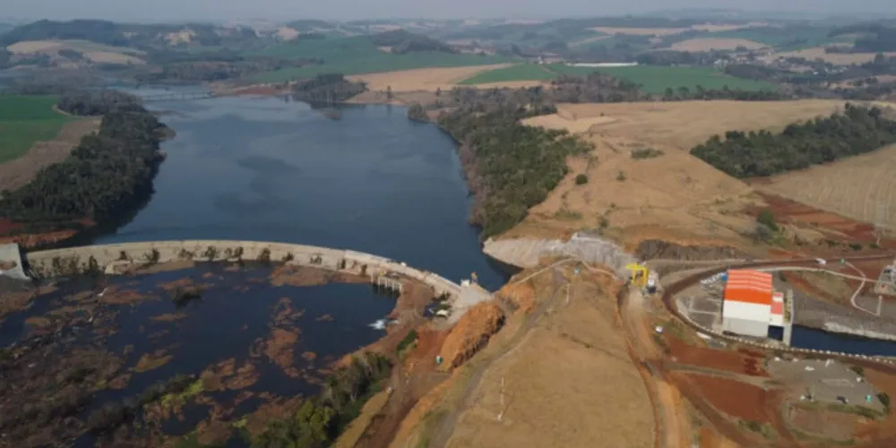 O investimento no projeto foi de R$ 224 milhões e a energia produzida na usina vai atender ao consumo de 100 mil pessoas.