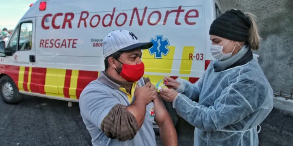 Caminhoneiros, ferroviários e trabalhadores do transporte coletivo serão vacinados hoje